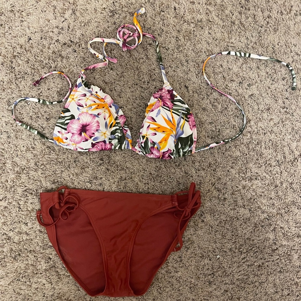 2 sets of swim suits